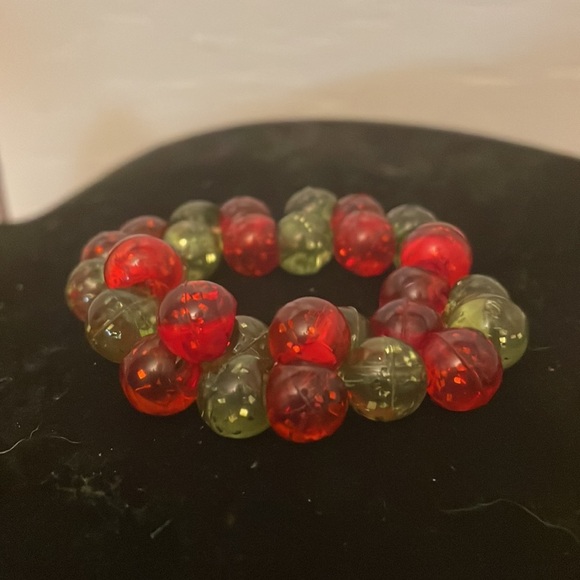 6” red green beaded stackable stretch bracelet with 32 beads - Picture 2 of 8